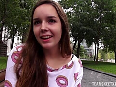 Gros cul, Grosse bite, Gros seins, Sucer une bite, Brunette brune, En levrette