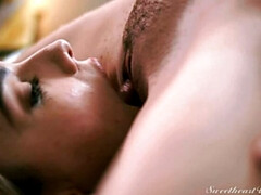 69, Lécher le cul, Chambre à dormir, Blonde, Couple, Seins naturels, Tatouage, Nénés