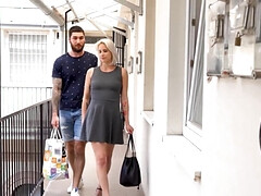 18, デカチン, ブロンド, フェラチオ, 爸, 指いじり, キッチン, 剃毛