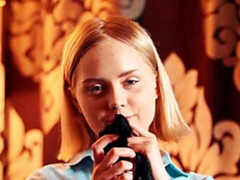 Amateur, Brunette brune, Lingerie, Masturbation, Seins naturels, Maigrichonne, Solo, Nénés