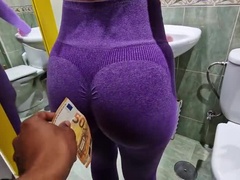 18 ans, Salle de bains, Beauté, Gros cul, Sucer une bite, Éjaculer dans la bouche, Fille latino, Espagnole