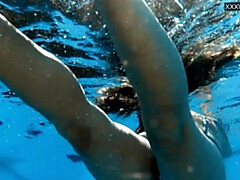 Gros cul, Gros seins, Brunette brune, Hd, Mère que j'aimerais baiser, Public, Adolescente, Épouse