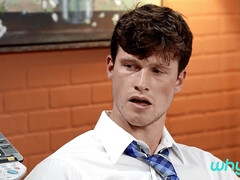 Anal, Grosse bite, Tromperie, En levrette, Talons, Bureau, Tatouage, Nénés