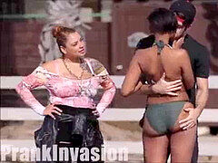 Bikini, Besar, Público