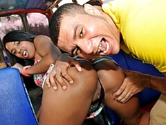 18 jaar, Grote kont, Grote lul, Grote mammen, Pijpbeurt, Bruinharig, Hondjeshouding, Tiener