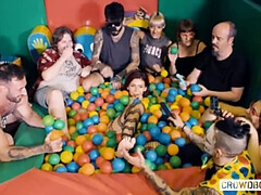 Grote mammen, Groep, Hardcore, Hd, Vernedering, Slaaf, Tatoeage, Speelgoed