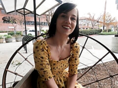 Sucer une bite, Brunette brune, Tir de sperme, Mignonne, En levrette, Hard, Pov, Dénudage