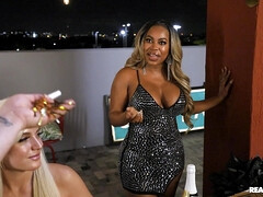 Grosse titten, Hundestellung, Aufs gesicht abspritzen, Hardcore, Latina, Im freien, Hintern versohlen, Titten