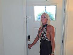 Grosser schwanz, Blondine, Spermaladung, Oma, Hd, Interrassisch, Muskel, Reiten