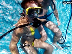 18 ans, Gros seins, Hd, Hongroise, Seins naturels, Piscine, Public, Nénés