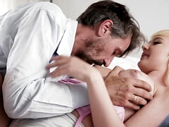 18 jaar, Grote kont, Grote mammen, Blond, Sperma, Daddy, Hardcore, Pornster