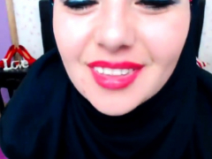 arab girl getting naked and showing pussy live