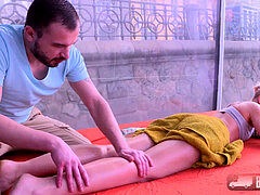 Массаж, На публике