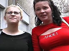 Enthousiasteling, Lieveling, Grote mammen, Vingeren, Lesbisch, Tiener, Tieten likken, Oud
