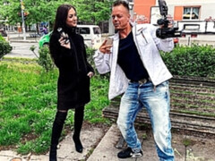 Grosse bite, Brunette brune, Talons, Argent, Seins naturels, Jarretelles, Adolescente, Nénés