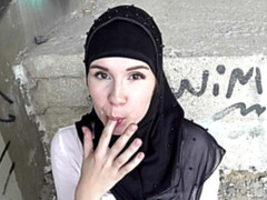 Gros cul, Grosse bite, Sucer une bite, En levrette, Seins naturels, De plein air, Maigrichonne, Adolescente