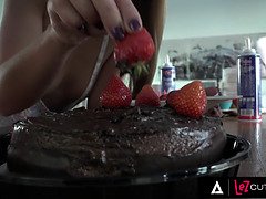 Anal, Gros seins, Brunette brune, Doigter, Lesbienne, Léchez, Chatte, Plan cul à trois