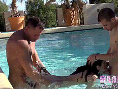 Blasen, Braunhaarige, Europäisch, Im freien, Party, Spanisch, Jungendliche (18+), Flotter dreier