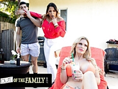 Grosser arsch, Blondine, Blasen, Braunhaarige, Hd, Interrassisch, Latina, Flotter dreier