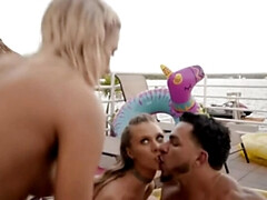 Blond, Bruinharig, Sperma in gezicht, Fetisj, Doordringend, Gezichtspunt, Slikken, Tieten likken