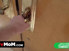 Gros cul, Gros seins, Blonde, Preservatif, En levrette, Doigter, Pov, Belle mère