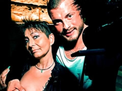 Большие сиськи, Минет, Брюнетки, Измена, Зрелые, Натуральные сиськи, Короткая стрижка, Тату