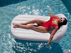 Lécher le cul, Gros seins, Noire, Brunette brune, Rondelette, Noir ébène, Masturbation, Tatouage