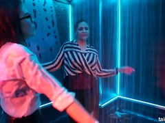 黒人, ブロンド, 茶髪の, 衣服着たままセックス, ダンス, オージー, パーティ, 恥ずかしがりや