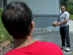 Americano, Tetas grandes, Estilo perrito, Corridas faciales, Penetracion con dedos, Al aire libre, Coño, Cabello corto