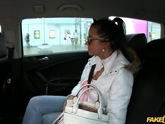 Amateur, Beauté, Sucer une bite, Brunette brune, Voiture, Hard, Réalité, Nénés
