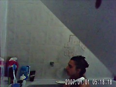 (Spycam) Petite pute sous la douche