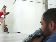 Blonde, Sucer une bite, Éjaculation interne, Gym, Seins naturels, Rasée