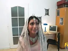 Aziatisch, Grote lul, Grote mammen, Bruinharig, Grappig, Hd, Indisch, Trio