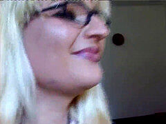 Leie, In den arsch, Blasen, Behaart, Selbstgemacht, Lecken, Milf, Flotter dreier