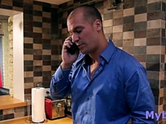 Kinderoppas, Bedriegen, Hardcore, Klein, Roodharige vrouw, Mager, Tiener, Tieten likken