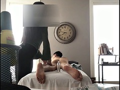 アジア人, デカチン, デカパイ, 露出狂, 異人種間, マッサージ, 淫乱熟女, オッパイの