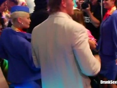 Grote lul, Grote mammen, Aangekleed, Dansen, Groep, Kousen, Zuigen, Nat