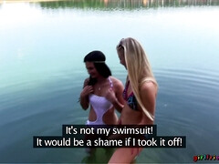 Tschechisch, Freundin, Lecken, Natürlichen titten, Im freien, Muschi, Titten, Nass