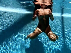 Amateur, Gros seins, Femelle, Hd, Piscine, Public, Solo, Adolescente