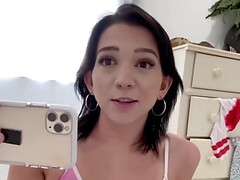 18 ans, Brunette brune, Preservatif, Actrice du porno, Chatte, Chevaucher, Tabou, Plan cul à trois