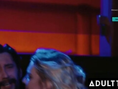 Culo grande, Tetas grandes, Rubia, Semen en la boca, Garganta profunda, Sexo duro, Lencería, Coño