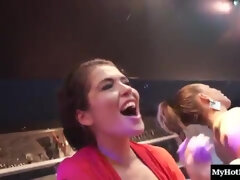 Grosse titten, Vollbusig, Gruppe, Hardcore, Interrassisch, Lecken, Orgie, Muschi