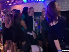 Pijpbeurt, Aangekleed, Dansen, Vrouw, Hardcore, Orgie, Feest, Swinger