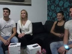 Gros cul, Sucer une bite, Brunette brune, En levrette, Seins naturels, Pov, Rasée, Adolescente