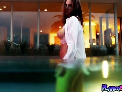 18 ans, Gros seins, Brunette brune, Plantureuse, Naturelle, Softcore, Solo, Adolescente