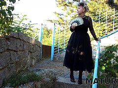 Europees, Omie, Hd, Rijpe lesbienne, Buiten, Zoon, Kousen
