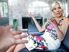 Leie, Grosser arsch, Grosse titten, Blondine, Blasen, Hundestellung, Reif, Pov