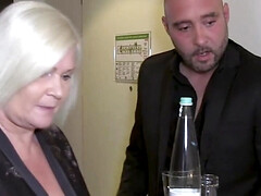 Amateur, Blonde, Sucer une bite, En gros plan de très près, Lingerie, Mamelons, Chatte, Jarretelles