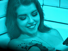 Brunette brune, Queue, Double pénétration, Piercing, Chatte, Avaler, Tatouage, Plan cul à trois