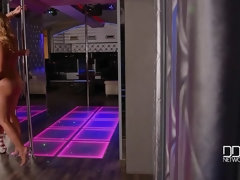 お尻, デカパイ, ブロンド, ドレス, レズビアン, 自然山雀, 剃毛, タトゥー